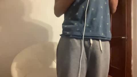 Snapshot of outofhisleague_ chatting on 04.05.26 outofhisleague_ online show from 04.05.26