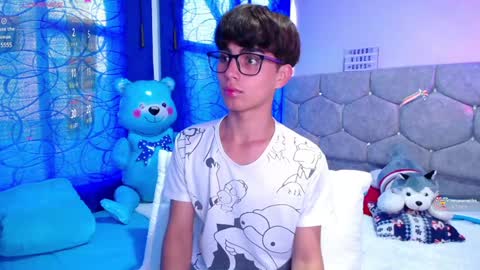 Owen  Independent model  online show from 12.11.24