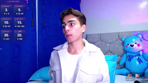 Owen  Independent model  online show from 02.02.25