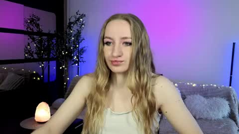 Snapshot of oxy_foxie chatting on 04.15.26 Oxy Foxie online show from 04.15.26