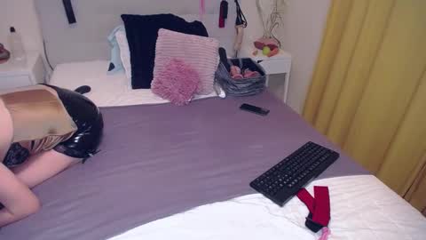 Snapshot of oxyser3nity chatting on 09.12.25 oxyser3nity online show from 09.12.25