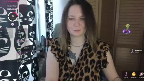 Snapshot of ozalin chatting on 06.19.26 ozalin online show from 06.19.26