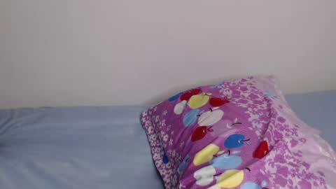 Snapshot of ozure_otter chatting on 07.04.26 viv online show from 07.04.26