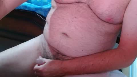 Snapshot of ozzieozzieoi chatting on 11.26.25 HairyolOz online show from 11.26.25