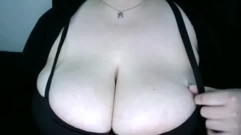 Snapshot of p00fball chatting on 07.08.26 p00f online show from 07.08.26