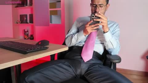 Snapshot of pablo_rincon95 chatting on 11.18.25 pablo rincon95 online show from 11.18.25