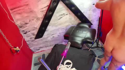 painwithoutpity9_ online show from 02.05.26