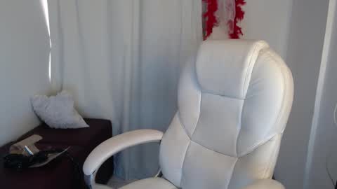 Snapshot of paiper_halliwey chatting on 01.12.26 paiper online show from 01.12.26