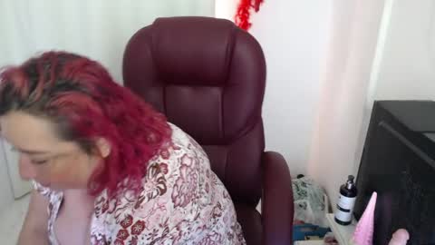 paiperhalliwey online show from 04.12.26