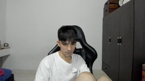 Snapshot of pakun_ chatting on 12.24.24 pakun_ online show from 12.24.24