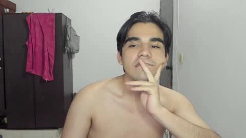 Snapshot of pakun_ chatting on 11.18.25 pakun_ online show from 11.18.25