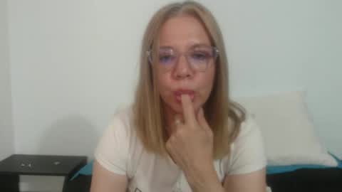 Snapshot of paloma_martin chatting on 04.27.26 paloma online show from 04.27.26