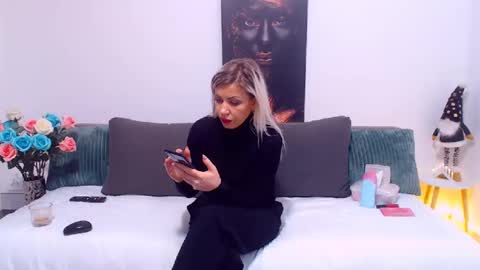 PAMEL ISSY online show from 01.24.25