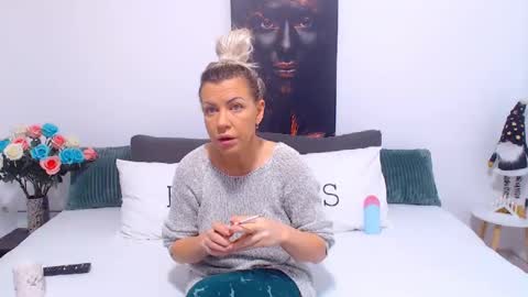 PAMEL ISSY online show from 02.02.25