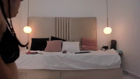 pamelabonnet_mml online show from 12.22.25