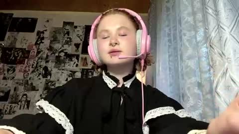Snapshot of pamelianaputi chatting on 06.19.26 I am Lillary ntmu online show from 06.19.26