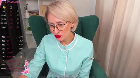 Snapshot of pamellamurphy chatting on 10.15.25 pamellamurphy online show from 10.15.25