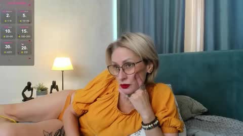 Snapshot of pamellamurphy chatting on 10.22.25 pamellamurphy online show from 10.22.25