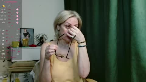 Snapshot of pamellamurphy chatting on 04.22.26 pamellamurphy online show from 04.22.26