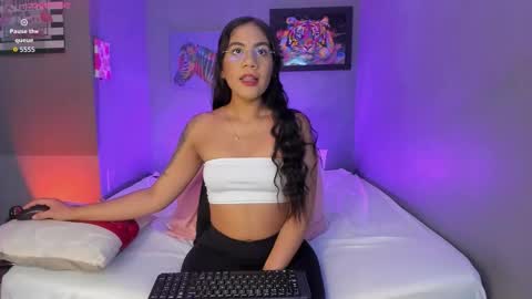 Snapshot of pammelaross chatting on 09.26.25 Pammela online show from 09.26.25