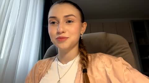 Snapshot of pamulahallquist chatting on 05.27.26 Lia online show from 05.27.26