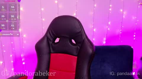 Snapshot of pandorabeker chatting on 02.09.25 online show from 02.09.25