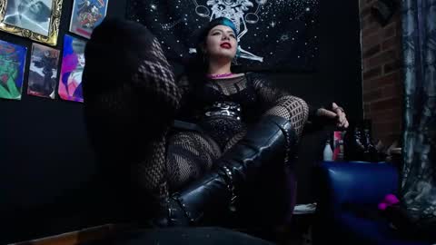 Snapshot of pandoragoddess chatting on 02.11.25 online show from 02.11.25