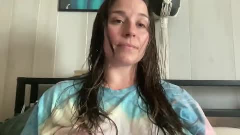 Snapshot of pantiesofthefae chatting on 04.01.26 Pantiesofthefae online show from 04.01.26