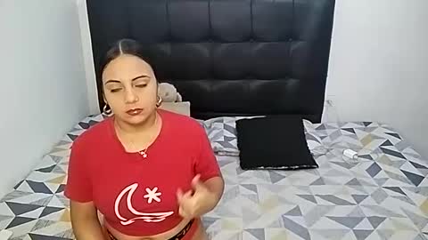 Snapshot of paola_835068 chatting on 02.24.25 Paola 23 and Andres 25 online show from 02.24.25