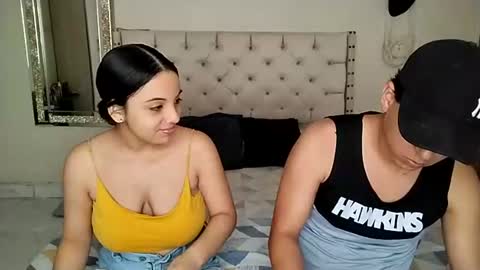 Snapshot of paola_835068 chatting on 07.27.26 Paola 23 and Andres 25 online show from 07.27.26