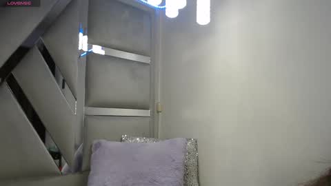 Paola Lyon online show from 03.06.25