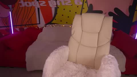 Snapshot of paolamola chatting on 09.20.25 Lia online show from 09.20.25