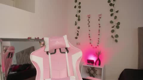 Snapshot of paprik_ chatting on 09.27.25 Paprika online show from 09.27.25