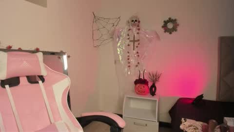 Snapshot of paprik_ chatting on 10.17.25 Paprika online show from 10.17.25