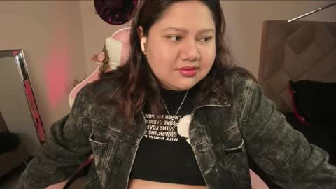 Snapshot of paprik_ chatting on 11.16.25 Paprika online show from 11.16.25