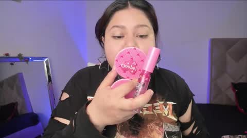 Snapshot of paprik_ chatting on 11.17.25 Paprika online show from 11.17.25