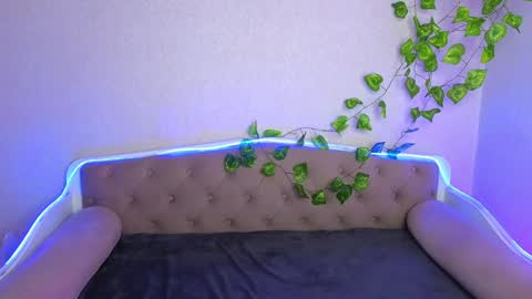 Allie  Alex Thumbs up if you like us online show from 12.19.24