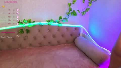 Allie  Alex Thumbs up if you like us online show from 02.21.25