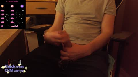 Snapshot of paranoiid chatting on 12.23.24 Sascha online show from 12.23.24