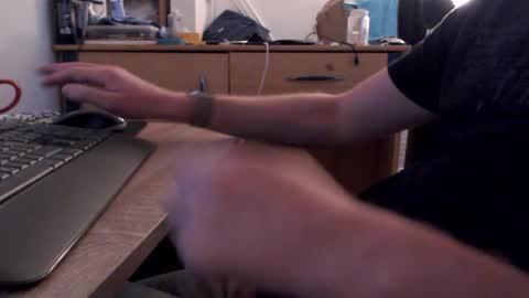 Snapshot of paranoiid chatting on 09.27.25 Sascha online show from 09.27.25
