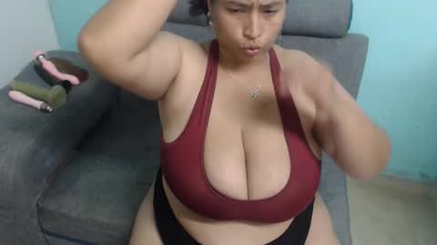 Snapshot of pareja_explosivasexx chatting on 02.03.26 Luna online show from 02.03.26