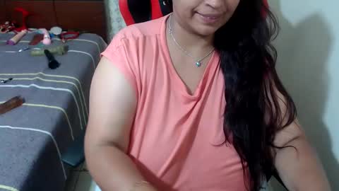 Snapshot of pareja_explosivasexx chatting on 05.14.26 Luna online show from 05.14.26