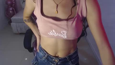 Snapshot of paris_1sub chatting on 01.18.25 Paris 1sub online show from 01.18.25