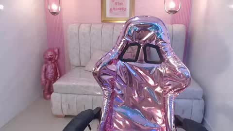 Snapshot of paris_1sub chatting on 02.13.25 Paris 1sub online show from 02.13.25