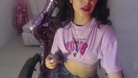 Snapshot of paris_1sub chatting on 02.15.25 Paris 1sub online show from 02.15.25