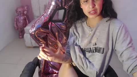 Snapshot of paris_1sub chatting on 03.03.25 Paris 1sub online show from 03.03.25