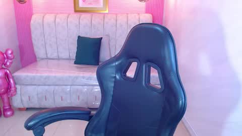 Snapshot of paris_1sub chatting on 10.22.25 Paris 1sub online show from 10.22.25