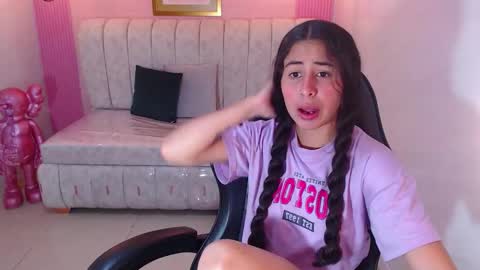 Snapshot of paris_1sub chatting on 10.30.25 Paris 1sub online show from 10.30.25