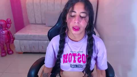 Snapshot of paris_1sub chatting on 11.06.25 Paris 1sub online show from 11.06.25