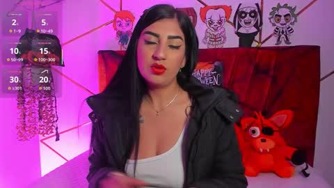 paris_evans_01 online show from 10.29.25